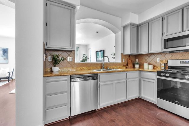 2140 Mabry Dr, Sacramento, CA 95835