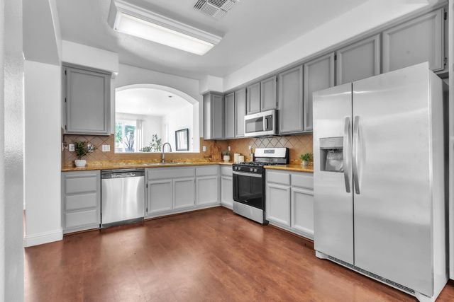 2140 Mabry Dr, Sacramento, CA 95835