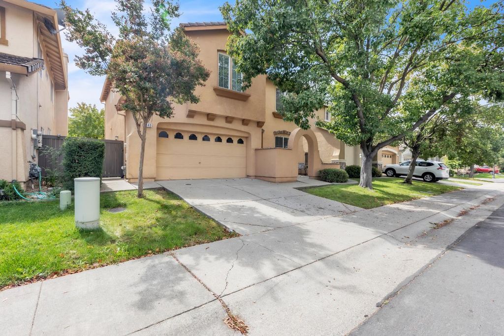 2140 Mabry Dr, Sacramento, CA 95835