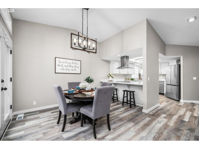 2738 DAYNA Ln, Eugene, OR 97408