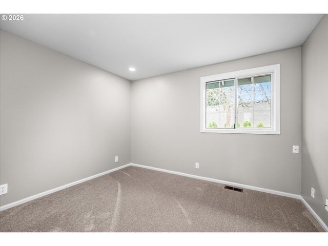 2738 DAYNA Ln, Eugene, OR 97408