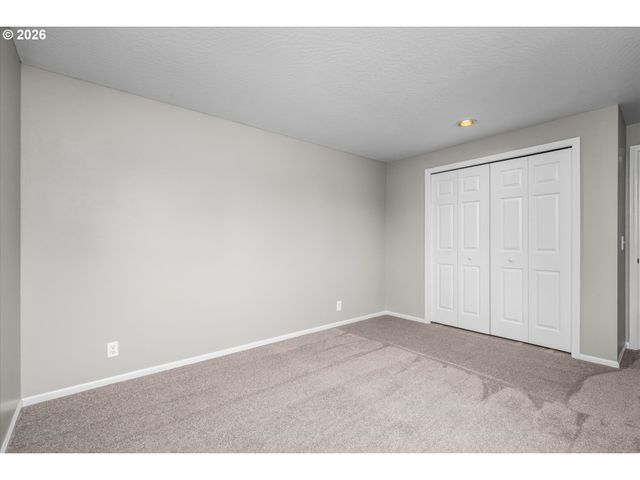 2738 DAYNA Ln, Eugene, OR 97408