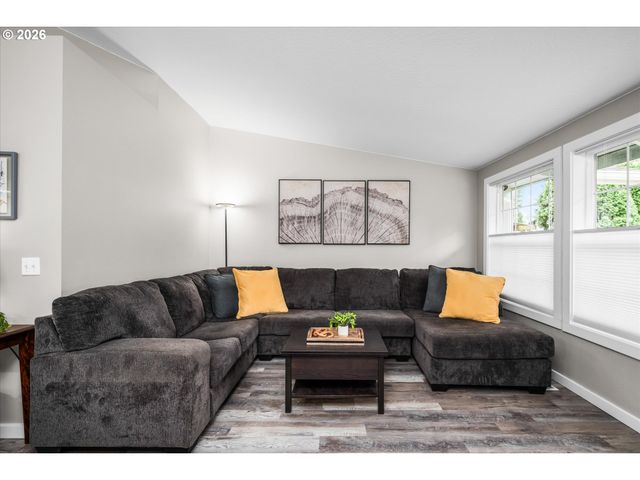 2738 DAYNA Ln, Eugene, OR 97408