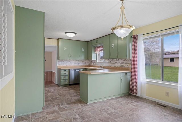 345 Arrowood Road, Jonesborough, TN 37659