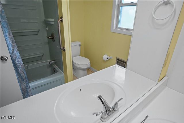 345 Arrowood Road, Jonesborough, TN 37659