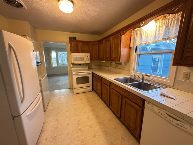 3314 Scenic Dr, Cedar Falls, IA 50613