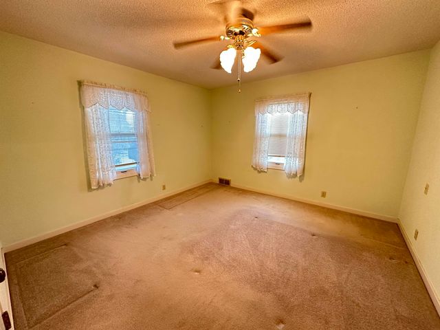 3314 Scenic Dr, Cedar Falls, IA 50613