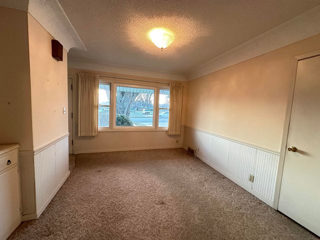 3314 Scenic Dr, Cedar Falls, IA 50613