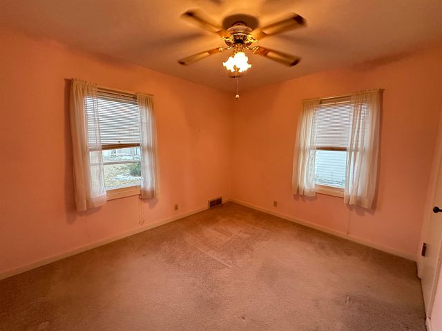 3314 Scenic Dr, Cedar Falls, IA 50613