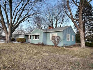 3314 Scenic Dr, Cedar Falls, IA 50613