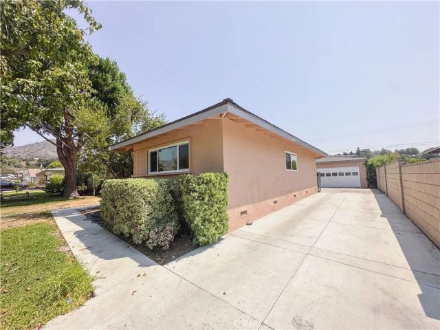 1124 N Soldano Drive, Azusa, CA 91702