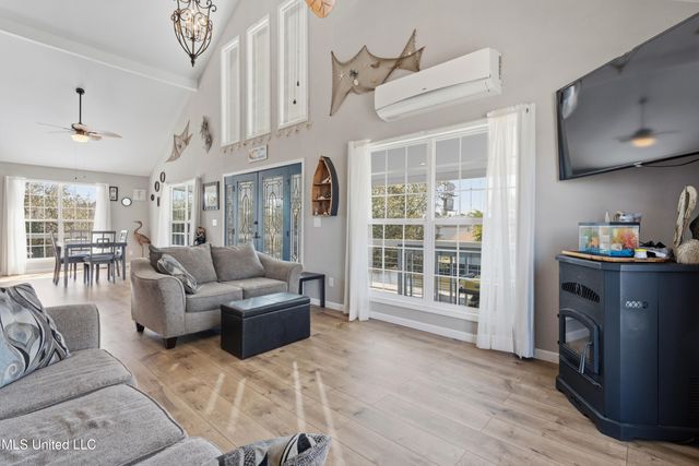 5015 1st Avenue, Bay Saint Louis, MS 39520