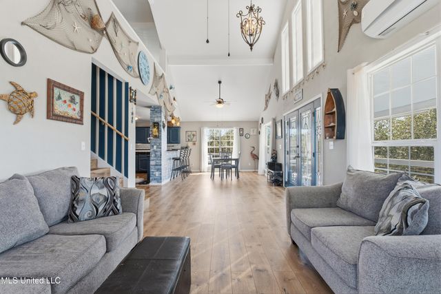 5015 1st Avenue, Bay Saint Louis, MS 39520