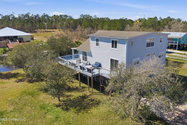 5015 1st Avenue, Bay Saint Louis, MS 39520