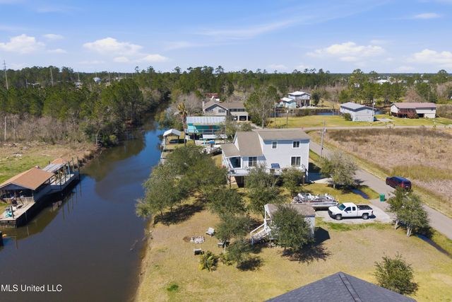 5015 1st Avenue, Bay Saint Louis, MS 39520