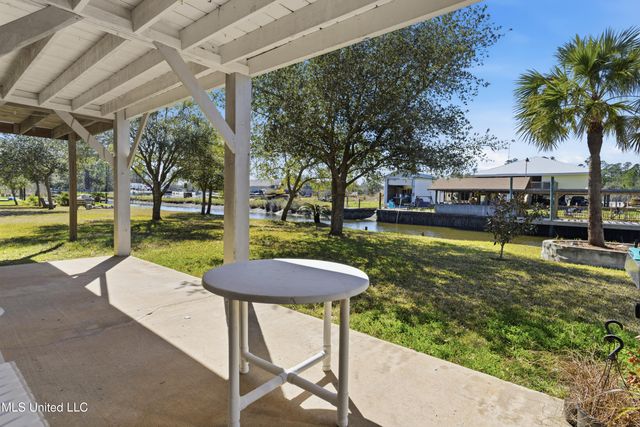 5015 1st Avenue, Bay Saint Louis, MS 39520