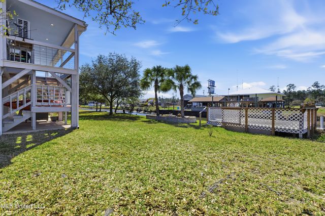 5015 1st Avenue, Bay Saint Louis, MS 39520