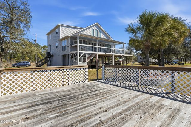 5015 1st Avenue, Bay Saint Louis, MS 39520