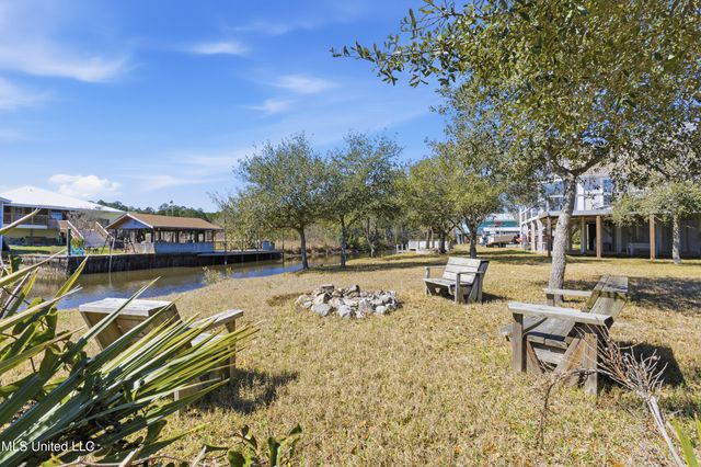 5015 1st Avenue, Bay Saint Louis, MS 39520