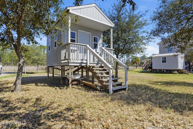 5015 1st Avenue, Bay Saint Louis, MS 39520