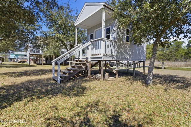 5015 1st Avenue, Bay Saint Louis, MS 39520