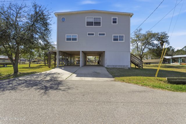 5015 1st Avenue, Bay Saint Louis, MS 39520
