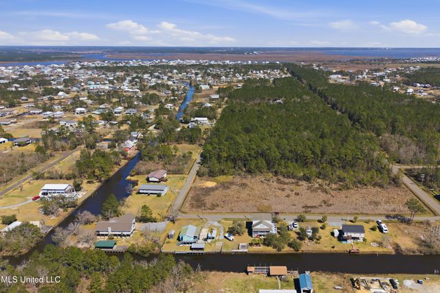 5015 1st Avenue, Bay Saint Louis, MS 39520