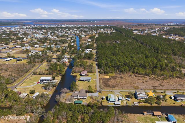 5015 1st Avenue, Bay Saint Louis, MS 39520