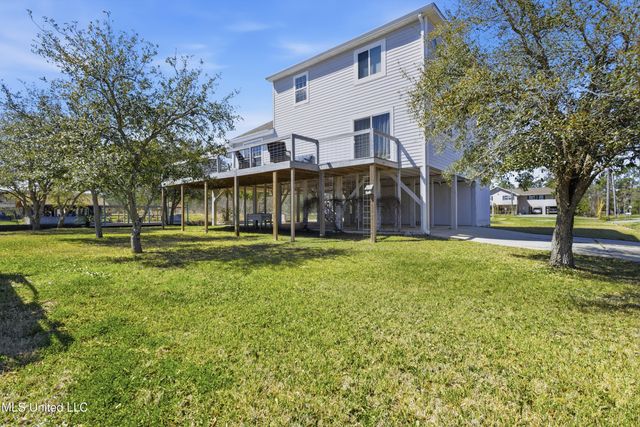 5015 1st Avenue, Bay Saint Louis, MS 39520