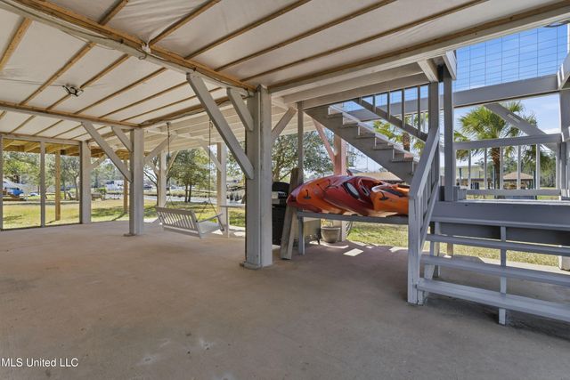 5015 1st Avenue, Bay Saint Louis, MS 39520