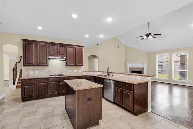 25314 Pineglen Terrace Drive, Spring, TX 77389