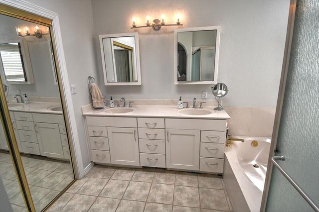 11132 Spyglass Hill Lane NE, Albuquerque, NM 87111
