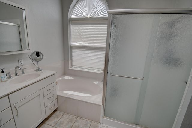 11132 Spyglass Hill Lane NE, Albuquerque, NM 87111