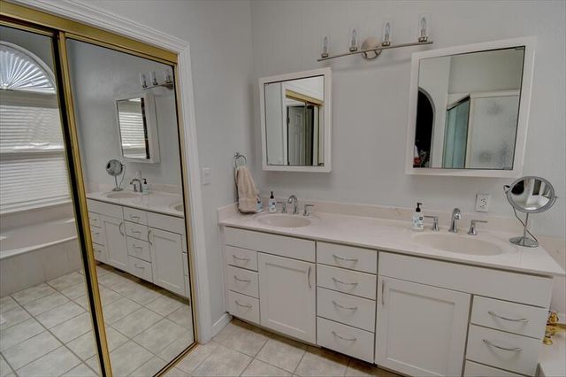 11132 Spyglass Hill Lane NE, Albuquerque, NM 87111