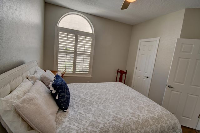 11132 Spyglass Hill Lane NE, Albuquerque, NM 87111