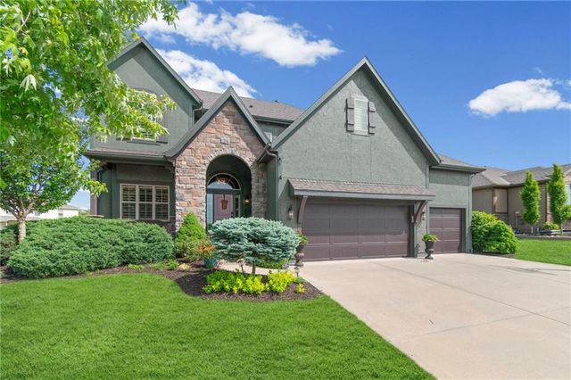 6484 N Whitetail Way, Parkville, MO 64152