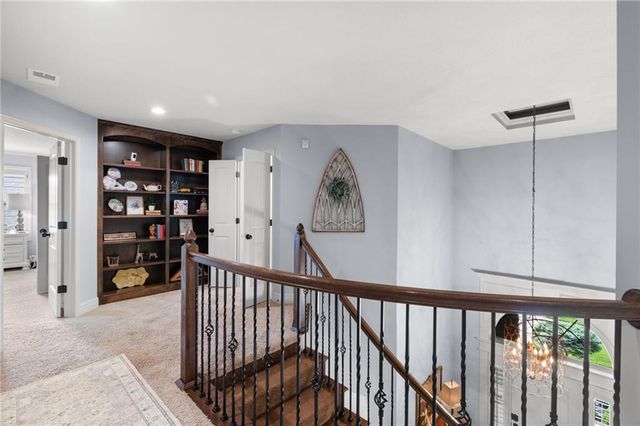 6484 N Whitetail Way, Parkville, MO 64152