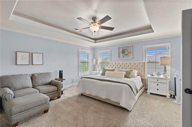 6484 N Whitetail Way, Parkville, MO 64152