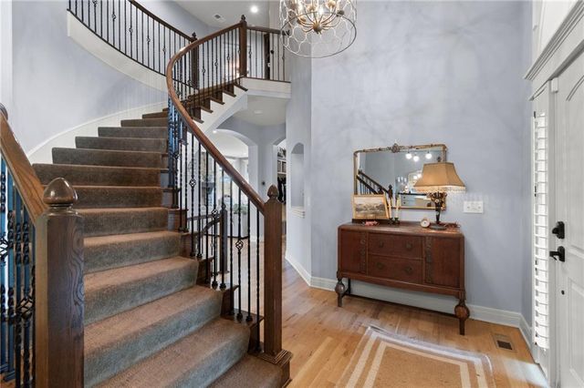 6484 N Whitetail Way, Parkville, MO 64152