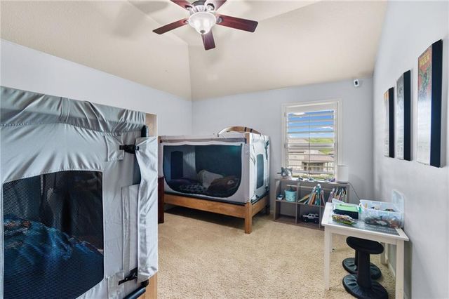 6484 N Whitetail Way, Parkville, MO 64152