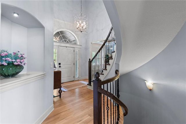 6484 N Whitetail Way, Parkville, MO 64152