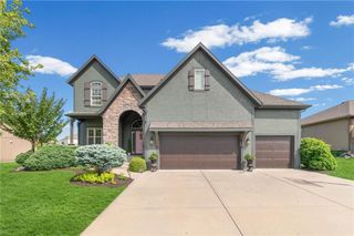 6484 N Whitetail Way, Parkville, MO 64152