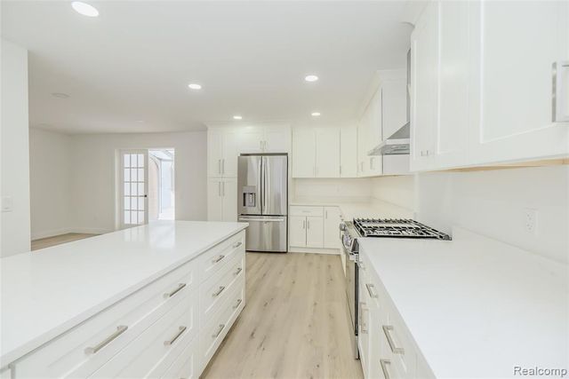 5590 Bayswater Road, West Bloomfield, MI 48322