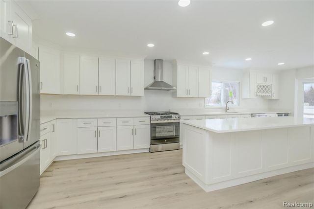 5590 Bayswater Road, West Bloomfield, MI 48322