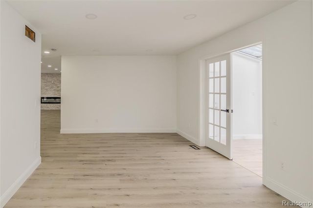 5590 Bayswater Road, West Bloomfield, MI 48322