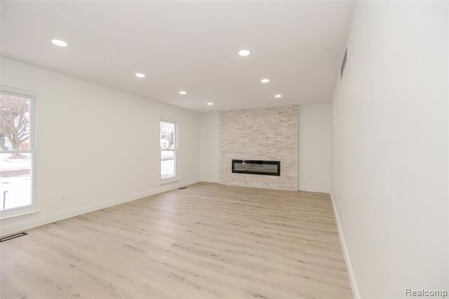 5590 Bayswater Road, West Bloomfield, MI 48322