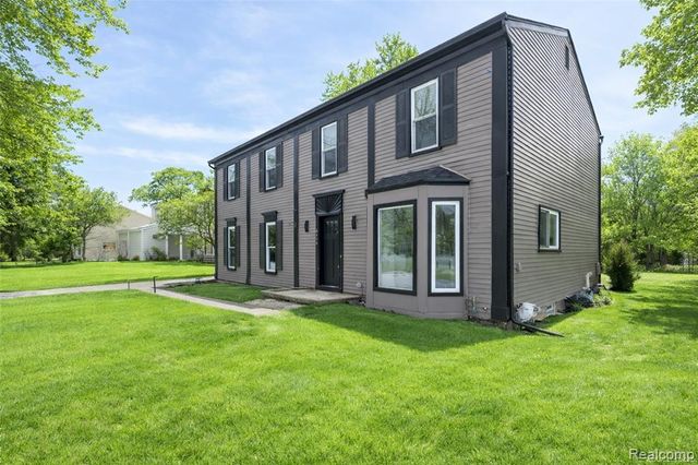 5590 Bayswater Road, West Bloomfield, MI 48322