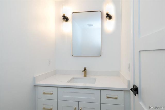 5590 Bayswater Road, West Bloomfield, MI 48322