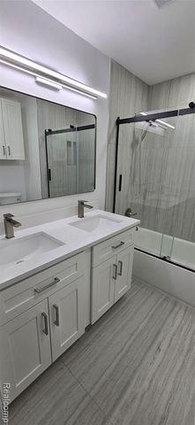 5590 Bayswater Road, West Bloomfield, MI 48322