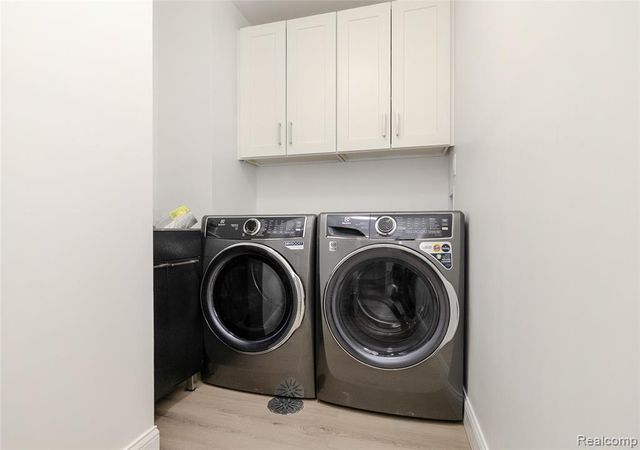 5590 Bayswater Road, West Bloomfield, MI 48322